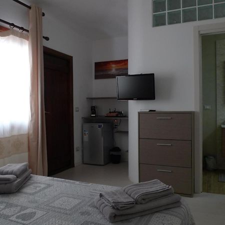 Villaggio Est Affittacamere San Teodoro  Rum bild