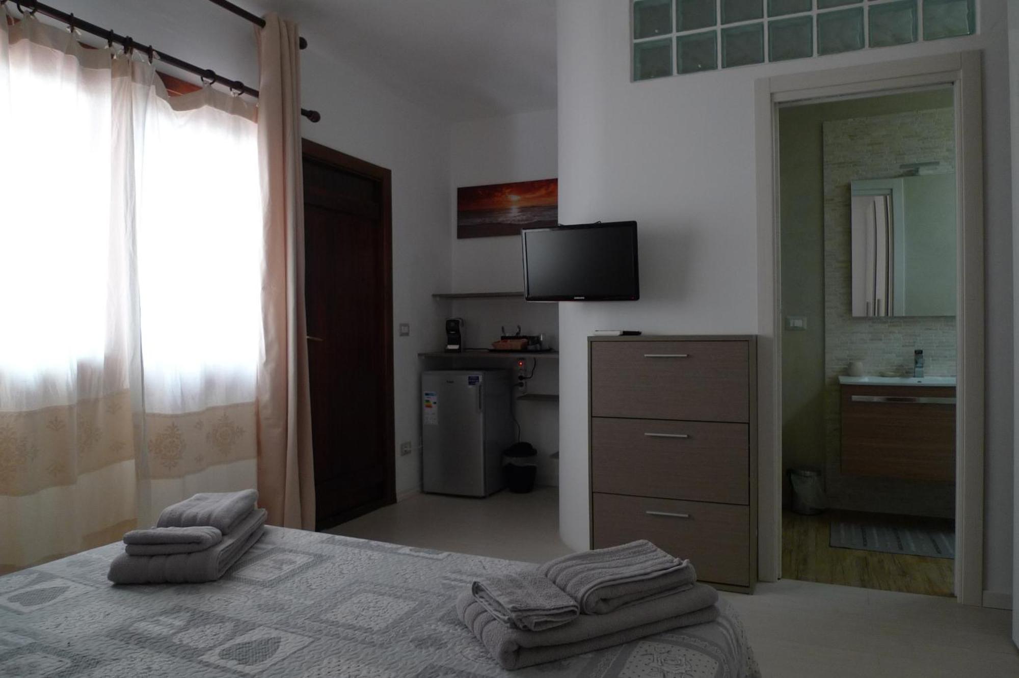 Villaggio Est Affittacamere San Teodoro  Rum bild