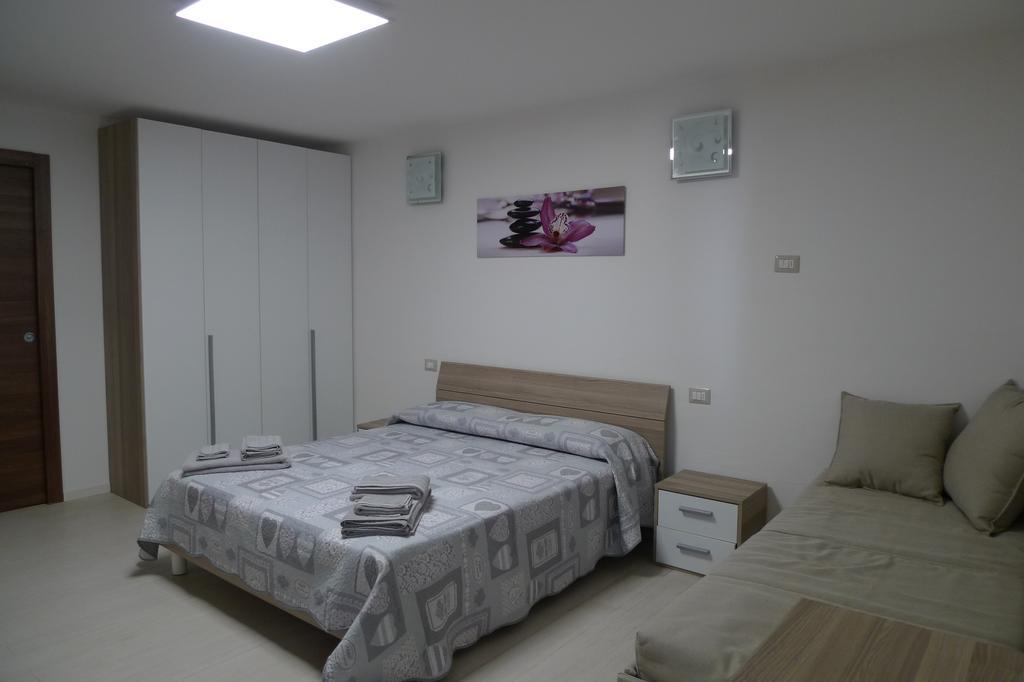 Villaggio Est Affittacamere San Teodoro  Exteriör bild