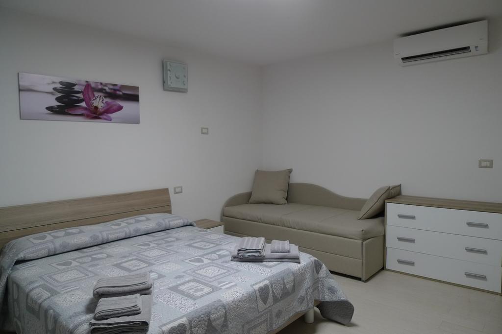 Villaggio Est Affittacamere San Teodoro  Exteriör bild