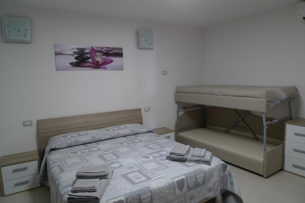 Villaggio Est Affittacamere San Teodoro  Exteriör bild