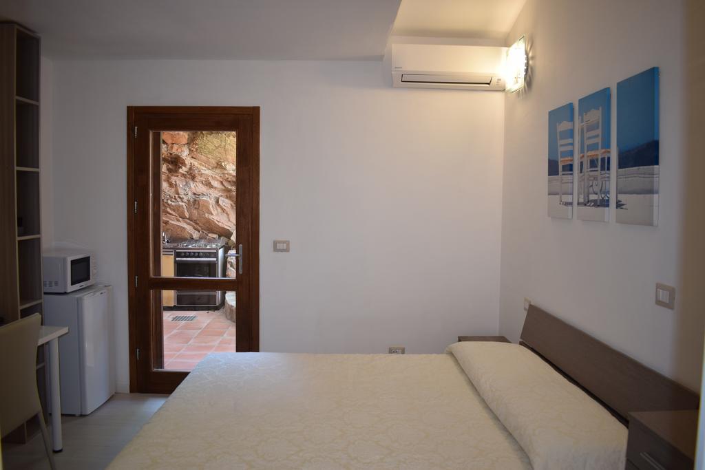 Villaggio Est Affittacamere San Teodoro  Exteriör bild