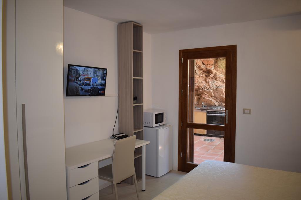 Villaggio Est Affittacamere San Teodoro  Exteriör bild
